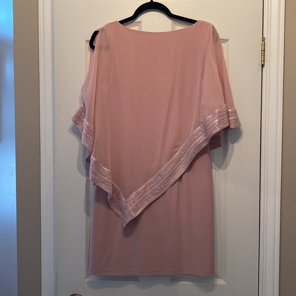 Laura Poncho Dress. - Picture 4 of 6